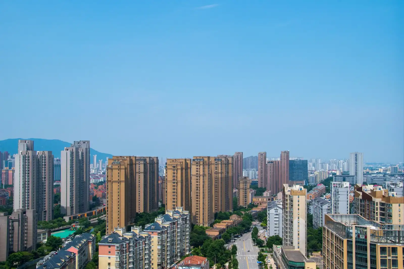 2025年物理灭蚊器具技术升级：电蚊拍安全性与续航突破解析